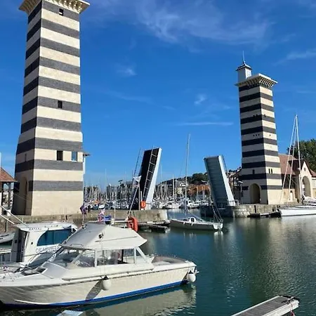 Le Belvedere Yourhosthelper * דוביל